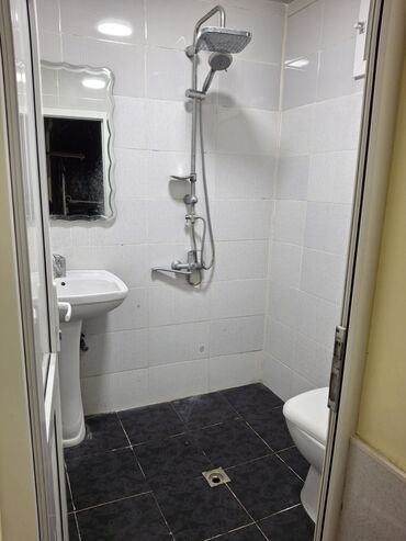 Uzunmüddətli kirayə mənzillər: Kirayə üçün 1 otaqlı studiya tipli mənzil. Xüsusiyyətlər: - Giriş — 9