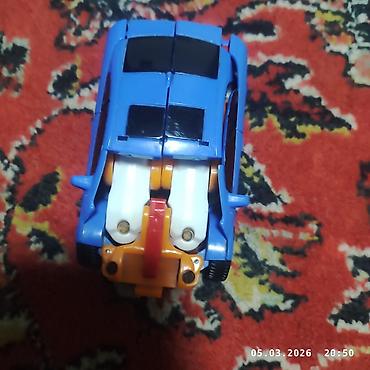 Игрушки: Игрушка-трансформер, способная менять форму из автомобиля в робота — 13