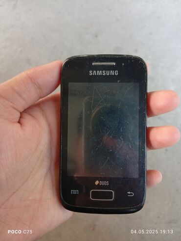 Samsung: Samsung B5702 Duos, Б/у, 4 ГБ, цвет - Черный, 2 SIM, eSIM