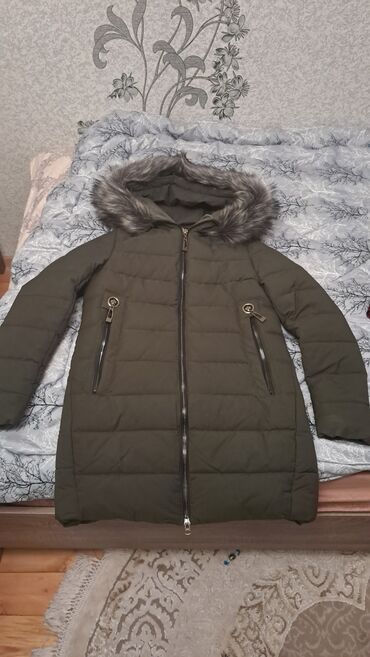 Paltolar: Mebel dəsti və üst geyimi 1) Şüşəli vitrin şkaf - Material: ağ və — 8