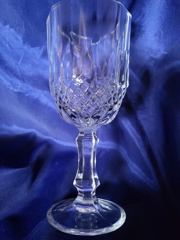 Čaše: Case nove italijanske za vino. 80,90te. Case komada 6 u — 10