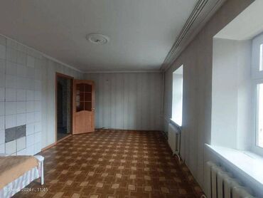 домо: 50 кв. м, 2 бөлмө, Жылытылган, Брондолгон эшиктер, Унаа токтотуучу жай