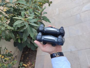 купить диски на пс 4: Məhsul: Sony PlayStation 4 DualShock 4 gamepadları (2 ədəd)