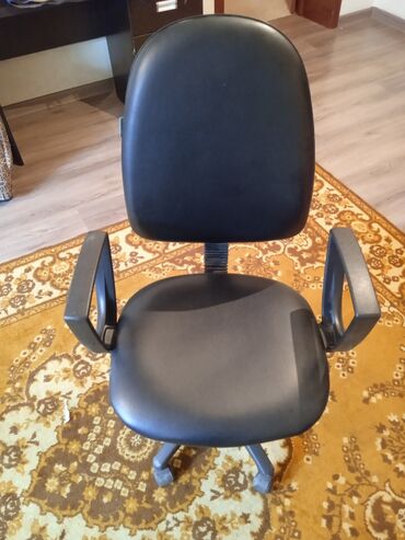 продаю мебель для салона: Классическое кресло, Офисное, Б/у