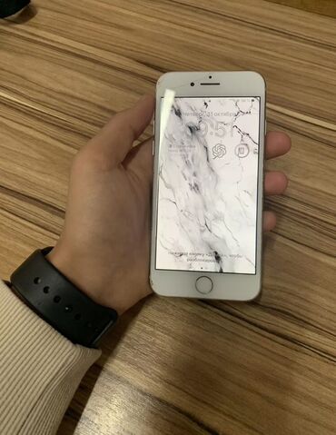 Apple iPhone: IPhone 8, Б/у, 256 ГБ, Белый, Зарядное устройство, Чехол, 68 % — 2