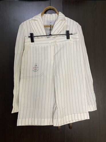 пиджак белый: Костюм с шортами, Пиджак