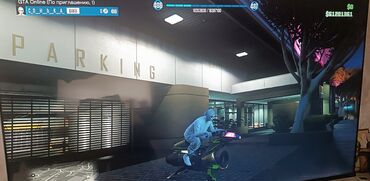 Digər avtomobillər: Qarajda müxtəlif növ nəqliyyat vasitələri var. Yüksək keçmə — 8