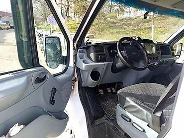 Ford: Ford Transit yük furgonu - Kuzov: ağ rəng, iki arxa qapı tam açılan — 3
