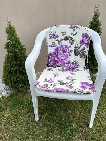 Posteljina: Podmetači za stolice od table sundjera Dimenzije podmetača:82x40 Cena — 1