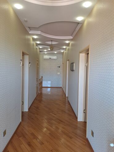 Həyət evləri və villaların satışı: Ev iki mərtəbəlidir və geniş həyəti var. Həyətdə açıq havada oturmaq — 5