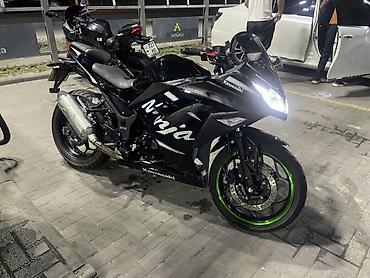 kawasaki ninja: Kawasaki Ninja, черный спортивный мотоцикл с фирменными белыми — 3
