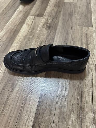 Ayaqqabılar: Klassik ayaqqabı Ayaqqabı yenidir və cırığı,problemi yoxdur,razmeri — 4