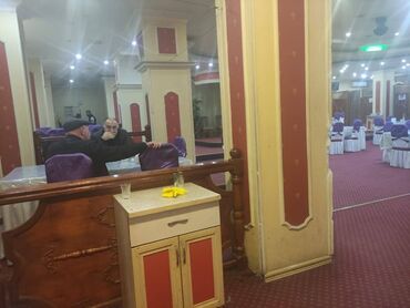 Restoran, kafelər: Qaraev metrosuna yaxın yerləşən ümumi sahəsim olan,10 otağlı — 9