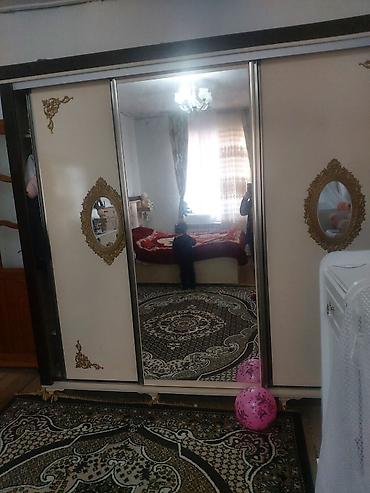 Yataq otağı dəstləri: Klassik üslubda dəst mebellər - Yataq otağı üçün güzgülü makiyaj — 9