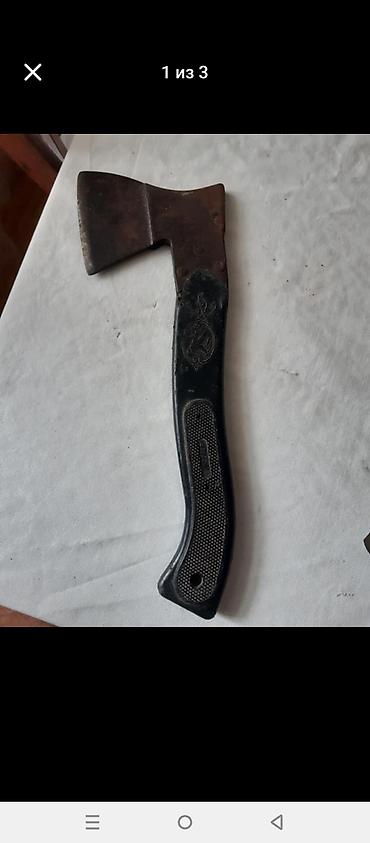 Топоры и колуны: Metal başlı, qara plastik saplı balta. - Kompakt ölçü: qısa sap – — 1
