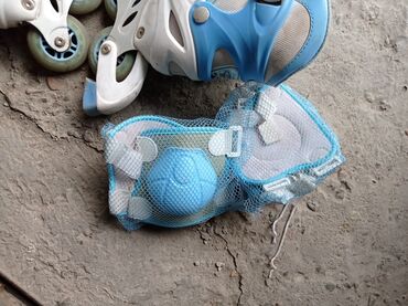 размер обуви 35: Продаю ролики детские с комплектом защиты б/у в хорошем состоянии