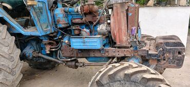 Traktorlar: Traktor MTZ (Belarus) tipli, 4x2 təkər quruluşlu, kabinalı. Dizel — 15