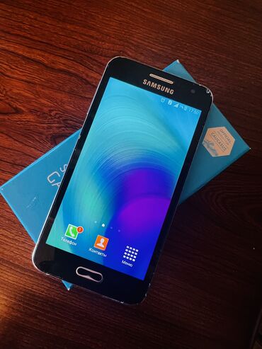 Samsung: Telefon Samsung A3 modeldı 2-sim kartlıdı yaxsı vezıyyetdedi