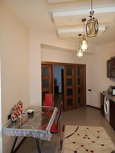 ev alqi satqi kiraye: 3 otaqlı, geniş və işıqlı mənzil. Daxili planlama funksionaldır: böyük — 5