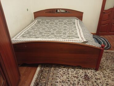 функциональный кровать: Спальный гарнитур, Двуспальная кровать, цвет - Красный, Б/у
