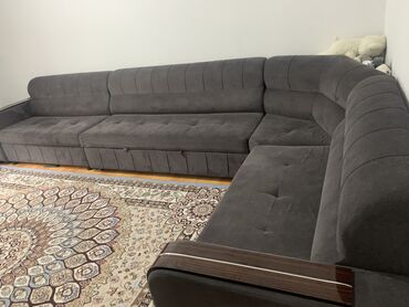 угловой диван со столом ош: Угловой диван, цвет - Серый, Б/у