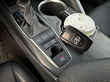 Toyota: Toyota Camry: 2022 г., 2.5 л, Вариатор, Гибрид, Седан — 9