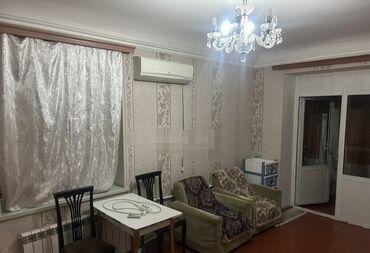 дома в говсанах: Qarayev metrosun ustunde 1 otaq 2 otağa düzəlmə əşyalı mənzil ailəyə