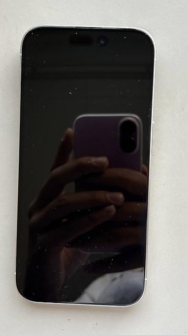 iphone 1e: IPhone 15 Pro, Б/у, 128 ГБ, Белый, Зарядное устройство, Защитное стекло, Коробка — 2