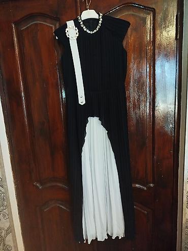 qizil uzukler type 1: Qara-ağ rəngli zərif qadın paltarı və aksesuar dəsti - Model — 1