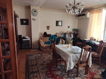 Uzunmüddətli kirayə mənzillər: Binanın 5-ci mərtəbəsində yerləşən bu 3 otaqlı mənzil şəhər mərkəzində -da lalafo.az — 4 Uzunmüddətli kirayə mənzillər: Binanın 5-ci mərtəbəsində yerləşən bu 3 otaqlı mənzil şəhər mərkəzində — 4