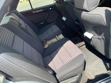 tek oturacaqlar: Mercedes E500 Recaro arxa oturacaqlar . Orta bar ilə yanlardı ciblik