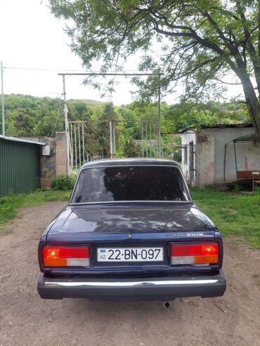 vaz avtomobillər: Mavi rəngdə olan Lada 2107 sedanı satılır. Avtomobil yaxşı
