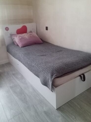 mida gence: Qız üçün, Yeni, Təknəfərlik çarpayı, Yazı masası, Dolab, Komod