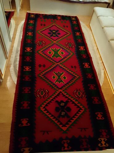 kirayə moyka: Qedimi kilim əl işləməsi