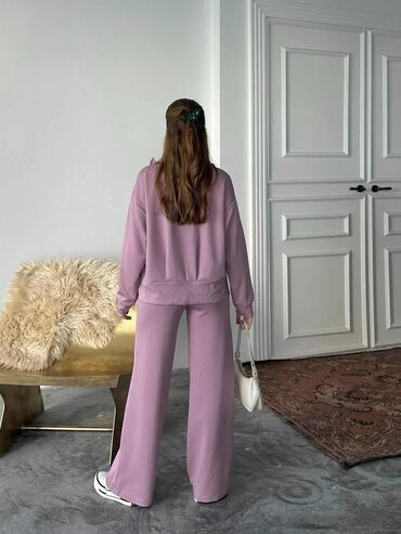 Gornji i donji deo: Komplet trenerka S M L XL 2XL Cena 3300 din — 26