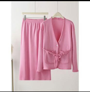 брендовые спортивные костюмы женские: Женский комплект из двух предметов в розовом цвете: - Кардиган с