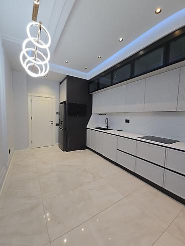 qaraba: Ağ şəhər, 4 otaqlı, Yeni tikili, m. Xətai, 141 kv. m — 2