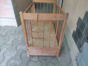 кровати 2 этажные: Детская деревянная кроватка классической конструкции. - Материал