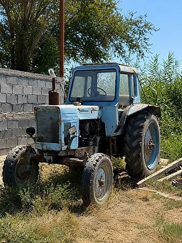 полевой: Трактор колесный, голубой, кабина закрытого типа. - Привод задний — 1