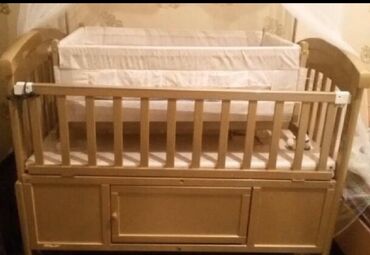 детская кроватка с люлькой и балдахинами: Продаю срочно детскую кровать с люлькой 4000 с, в отличном состоянии