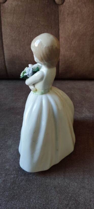 Heykəlciklər: Статуэтка . Девушка с букетом . Высота 16 сантиметров — 4