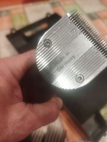 Mašinice za šišanje: Masinica Wall na baterije dobra sa dodacima

Mirjevo — 6