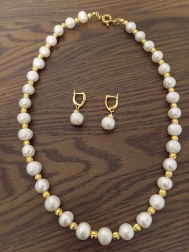 туалетная, парфюмированная вода: Dəstə daxildir: Üzük, Sırğa, Muncuq