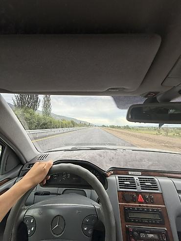 sprinter 4 4: Mercedes-Benz E-Class: 2002 г., 4.3 л, Автомат, Бензин, Седан — 8