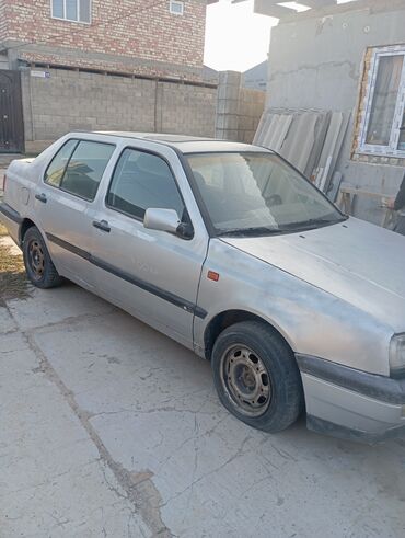 авто полики бишкек: Volkswagen Vento: 1993 г., 1.8 л, Механика, Бензин