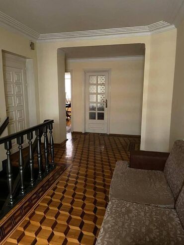 Uzunmüddətli kirayə mənzillər: Rəşid Behbudov küçəsində 5 mərtəbəli binanın 4 cü mərtəbəsi ümumi — 7