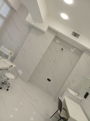 Kommersiya daşınmaz əmlakının satışı: KLİNİKA icarəyə verilir. Otaqların sayı 21 di. SAHƏSİ 430 kV . YENİ — 5