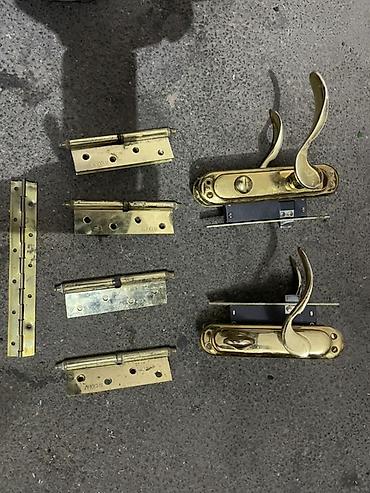 qapi ruckasi: Qapı furniturası dəsti – sarı (pirinç rəngli) metal qulp Tərkib: - 2 — 1