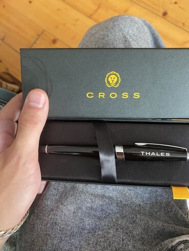 Thales loqosu ilə bəzədilmiş qara rəngli Cross rollerball qələm