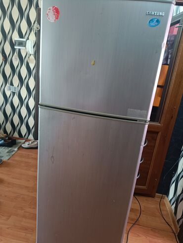 Soyuducular: 2 qapılı Samsung Soyuducu Satılır, rəng - Gümüşü, Təkərli — 10